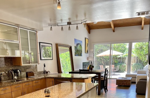 Colee Hammock House | Walk to Las Olas! Great home with huge backyard