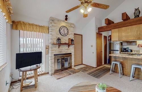Angel Fire Condo | Walk to lift cozy condo at Chalets!