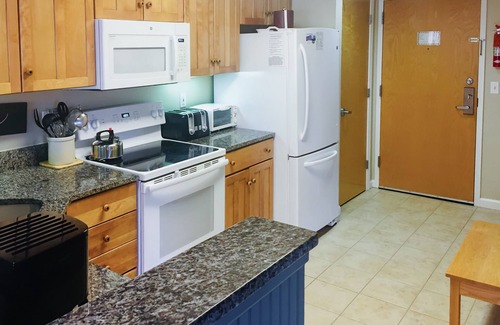 Jeffersonville Condo | Walk to lifts condo with mountain view, heated pool, fireplace, & fitness room