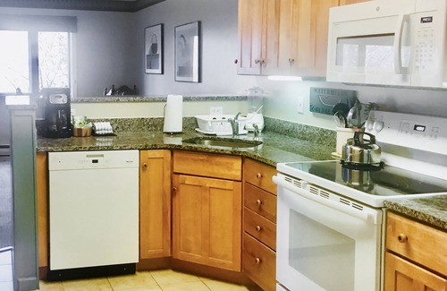 Jeffersonville Condo | Walk to lifts condo with mountain view, heated pool, fireplace, & fitness room