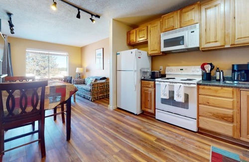 Angel Fire Condo | Walk to Lifts | Views | Fireplace | Bella Vista E1