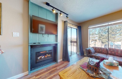 Angel Fire Condo | Walk to Lifts | Views | Fireplace | Bella Vista E1