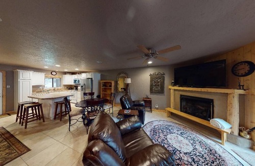 Angel Fire Condo | Walk to Lifts | Wooded Area | Rustic Interior | French Henry B2
