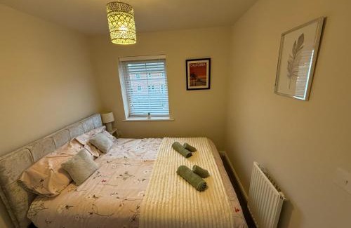 Speke House | Walk to Liverpool Airport - Luxury Stay with EV Charge - Fast WiFi