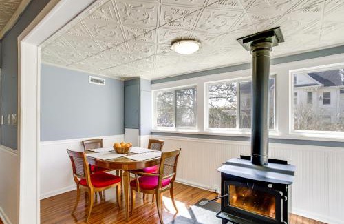 Crisfield House | Walk to Main Street Family-Friendly Crisfield Gem