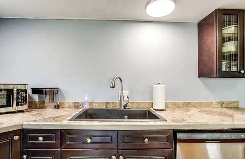Crisfield House | Walk to Main Street: Family-Friendly Crisfield Gem