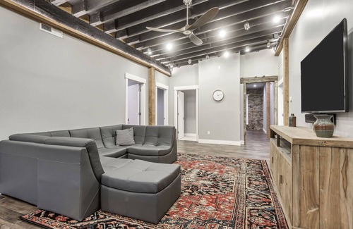 Rio Grande Condo | Walk to Metro, Convention Center, Restaurants, Nightlife, No Car needed!