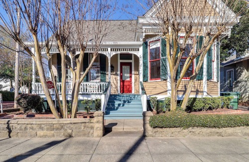 Natchez Cottage | Walk to Mississippi River & Dtwn: Historic Haven!