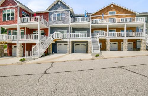 Grafton House | Walk to Mississippi River Grafton Townhome!