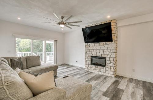 Grafton House | Walk to Mississippi River Grafton Townhome!