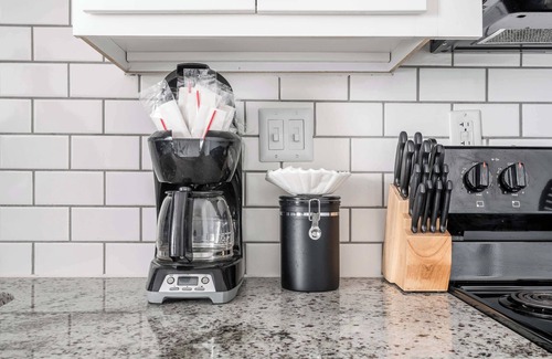 Chatham-Arch Apartment | Walk to Nightlife & Attractions