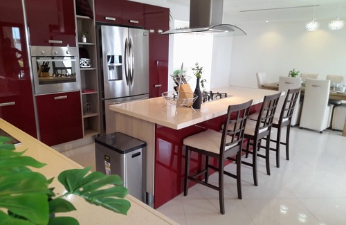 Opal House | Walk to Palm Beach in 5 minutes! 3 bedr-2 bath - Modern and clean 6 guest home!