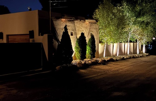 Historic Eastside Cottage | Walk to Plaza and Canyon Road in casita of your own!