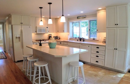 South Chatham House | Walk to Pleasant Street Beach, Renovated, Central AC, King Bed!