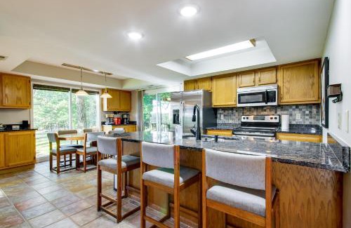 Flemington House | Walk to Pomme de Terre Lake Pet-Friendly Escape
