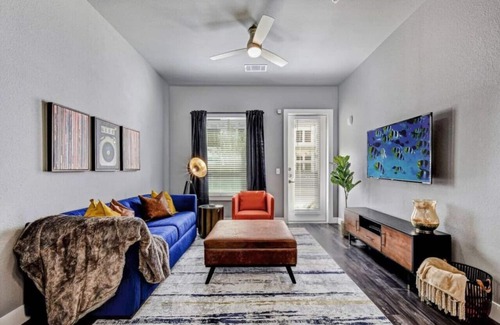 Arsenal Apartment | Walk to Riverwalk | Luxury Downtown Apt | King Bed