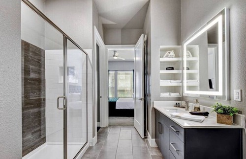 Arsenal Apartment | Walk to Riverwalk | Luxury Downtown Apt | King Bed