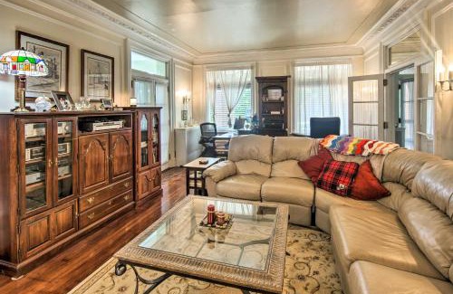 Reading Apartment | Walk to Shops, Dining and City Park Reading Apt