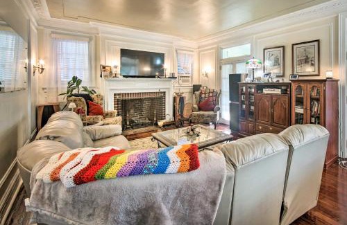 Reading Apartment | Walk to Shops, Dining and City Park Reading Apt