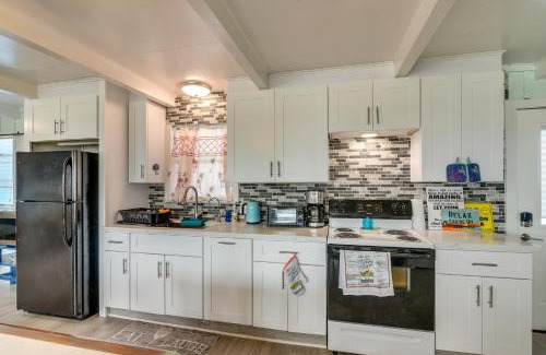 Surfside Beach House | Walk to Shore Freeport Beach House with Grill!