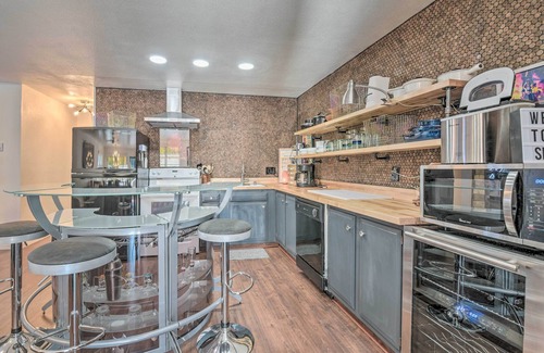 Red River Condo | Walk to Ski Slopes! Red River Condo w/Fireplace