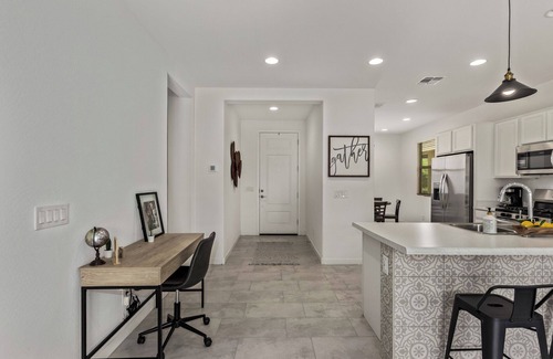 Glendale Sports and Entertainment District House | Walk to State Farm Stadium & Desert Diamond Arena