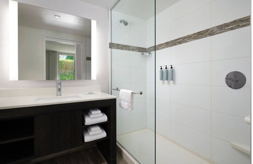Surfside Hotel | Walk to Surfside Beach from This Well-Appointed Suites w/Kitchenette - 3 Units