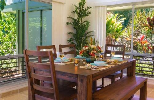 Princeville House | Walk to the Beach and Westin Sleeps 6