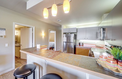 Chelan Condo | Walk to the Lake: Chelan Condo w/Mtn Views!