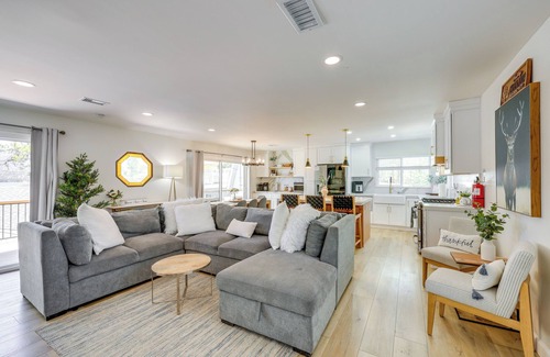 The Village Cabin | Walk to The Village Shops/Eats: Big Bear Lake Home
