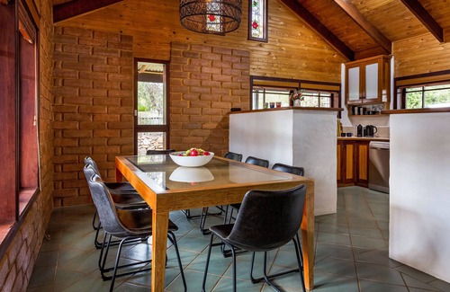Margaret River House | Walk to town, cosy wood fire & pet friendly.
