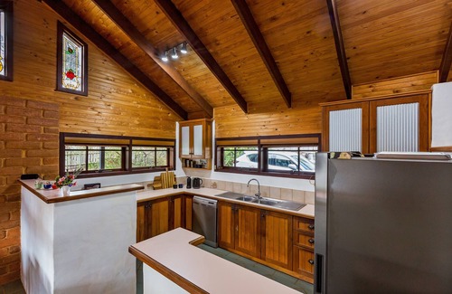 Margaret River House | Walk to town, cosy wood fire & pet friendly.