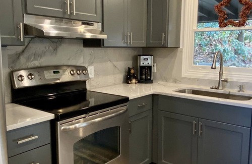Highlands Cabin | Walk to Town & Relax in this Fresh Updated Highlands Remodeled Cabin