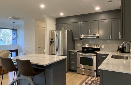 Highlands Cabin | Walk to Town & Relax in this Fresh Updated Highlands Remodeled Cabin