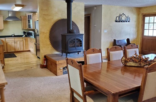 Fairplay House | Walk to Town! - Zip Lines, Mtn. Croquet, Sand Volleyball, Hot Tub and Hammocks!