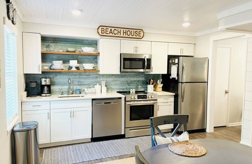 Demere Park Condo | ☀️Walk to Village —Beach is less than 1 mile
