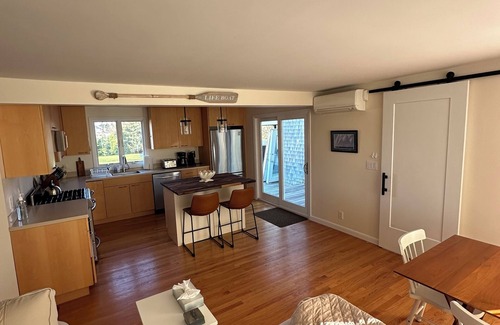 Katama House | Walk to Village Bike to beach - AC, 4 BdRms 3 Full Baths, Immaculate!