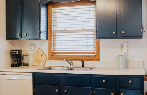 Walloon Lake Cottage | Walk to Walloon Village, 10 min to Petoskey or Boyne Mountain