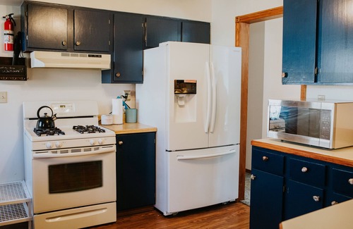 Walloon Lake Cottage | Walk to Walloon Village, 10 min to Petoskey or Boyne Mountain