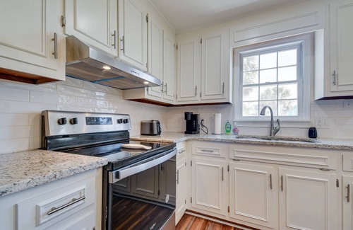 Atlantic Beach House | Walk to Water: Coastal-Chic Home Near Myrtle Beach