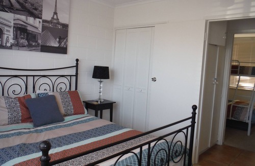 Port Vincent House | Walk to Wharf, beach and shops. Large Shed for boat or extra dining