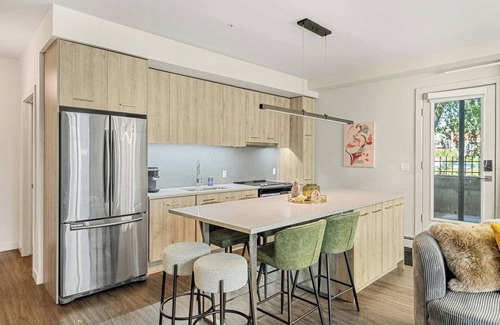 Whyte ave Condo | Walk to Whyte Ave, river views, and UofA Hospital from your cozy suite