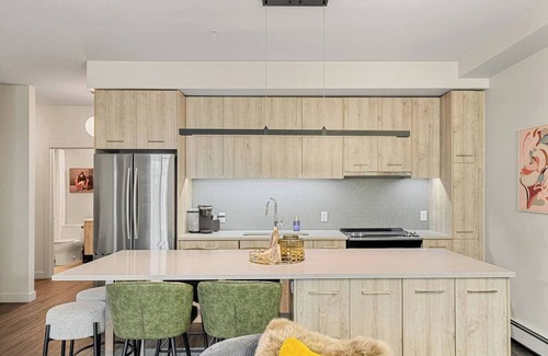 Whyte ave Condo | Walk to Whyte Ave, river views, and UofA Hospital from your cozy suite