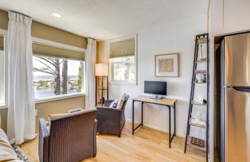 Cloverdale House | Walk to Winema Road Beach Home with Hot Tub!