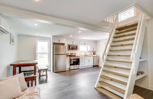 Holt Cottage | Walk to Winery: Holt Home 8 Mi to State Park!