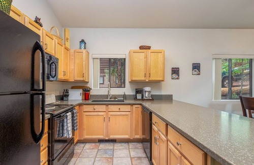 Pinetop-Lakeside Cabin | Walk to Woodland Lake for fishing:Pinetop Paradise