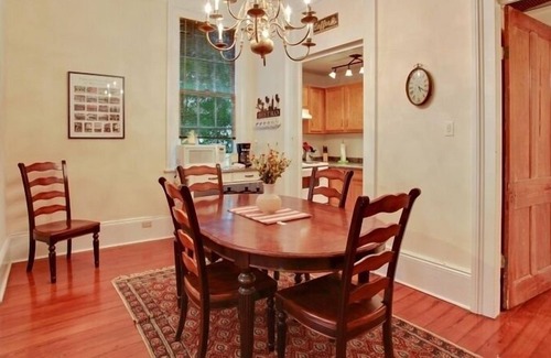 East Riverside Apartment | Walk To World Famous Tipitinas Music Club