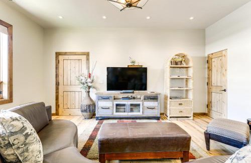 Carbondale Apartment | Walkable Apt in Carbondale Luxury Artists Loft