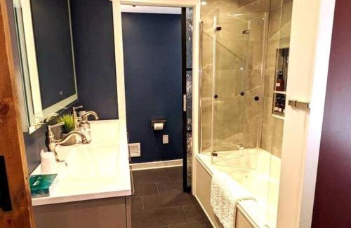 Downtown Buffalo House | Walkable Elmwood Cottage, No Chores 4Bath 4BR 4Car