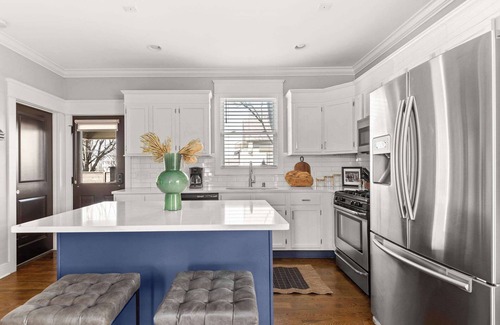 The Nations House | Walkable Nations Retreat | Rooftop & Near Broadway